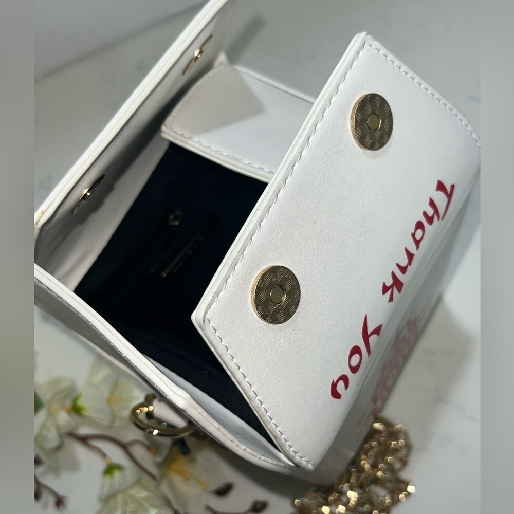 š„”White and Red Graphic Women's Bagš„” - Picture 10 of 10